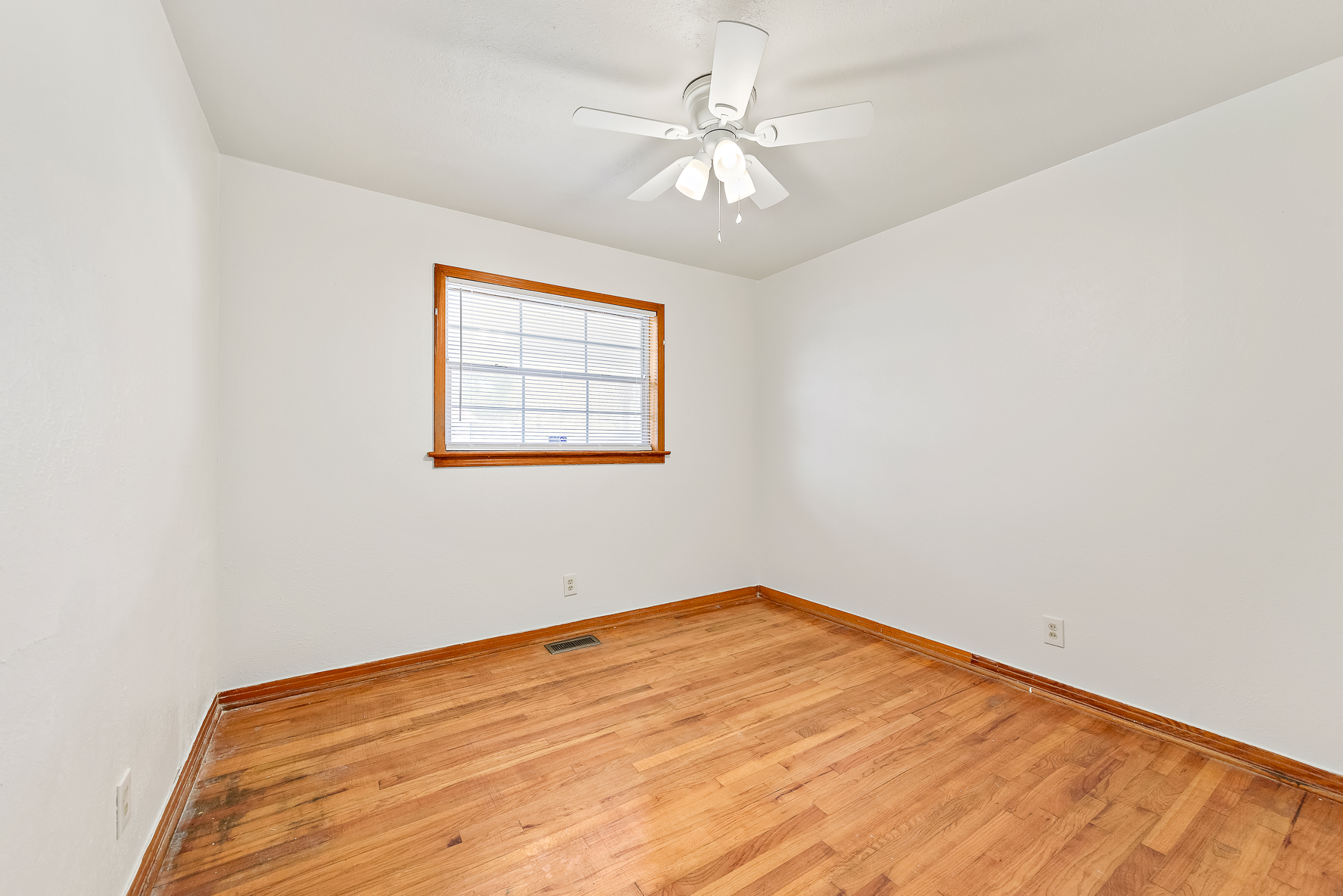 703 Dorsey Ave-WHT-28