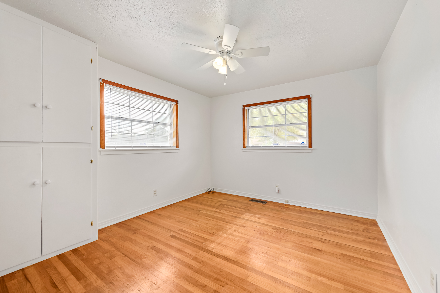 703 Dorsey Ave-WHT-31