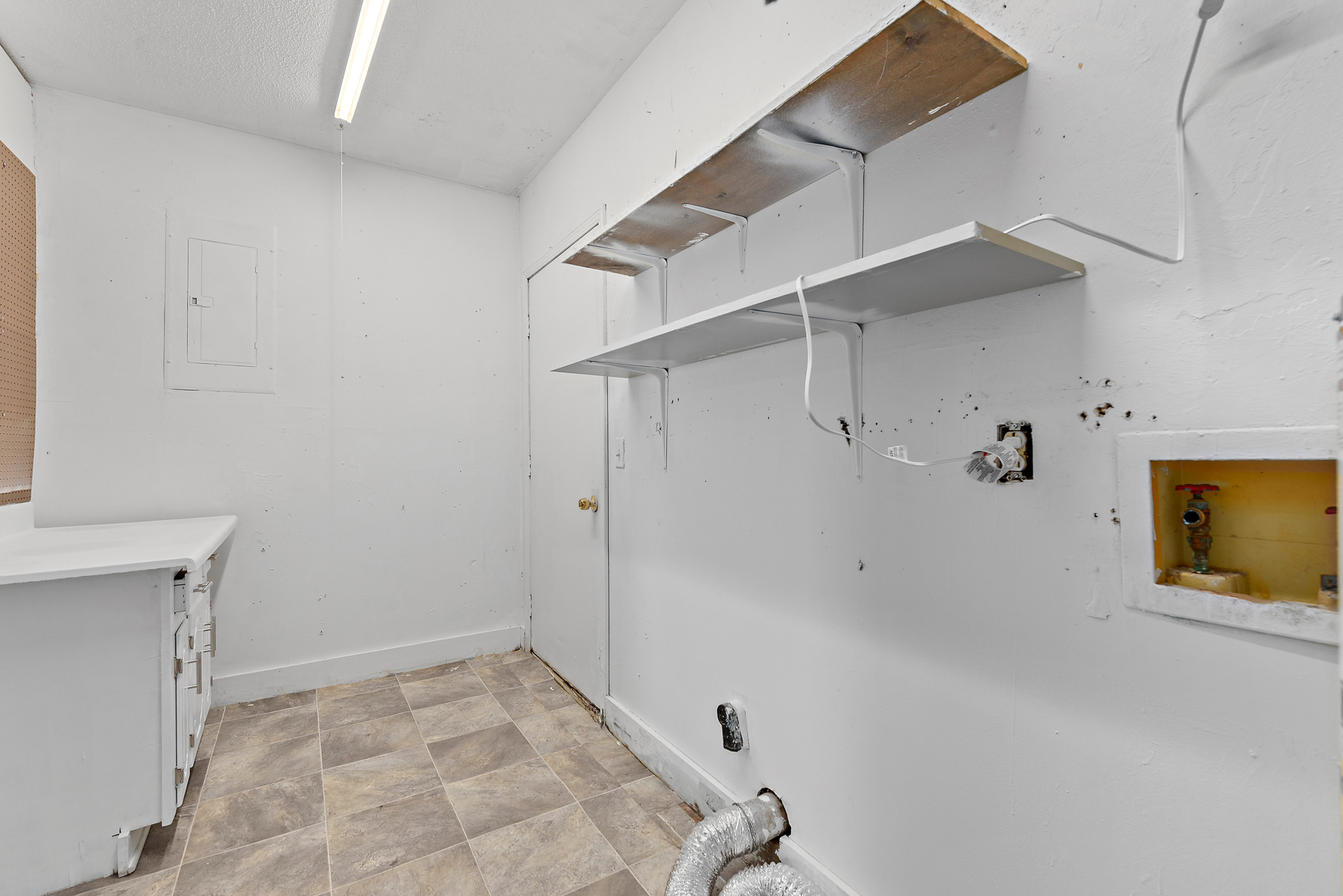 105 Fairfield Dr-WHT-17