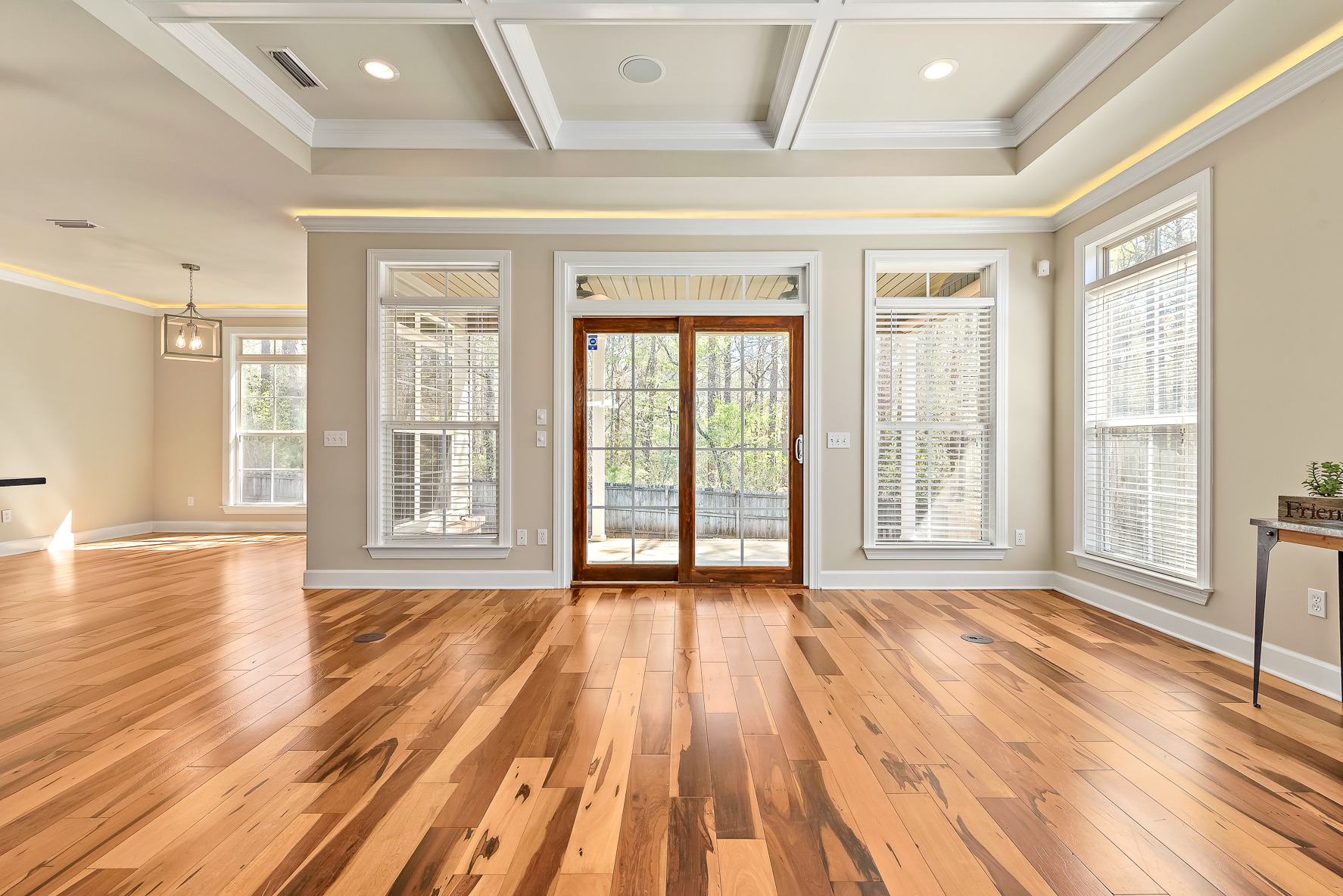 102 Valley Chase Dr WHT-15