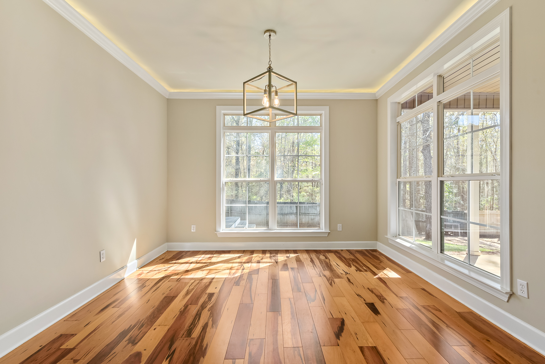 102 Valley Chase Dr WHT-18