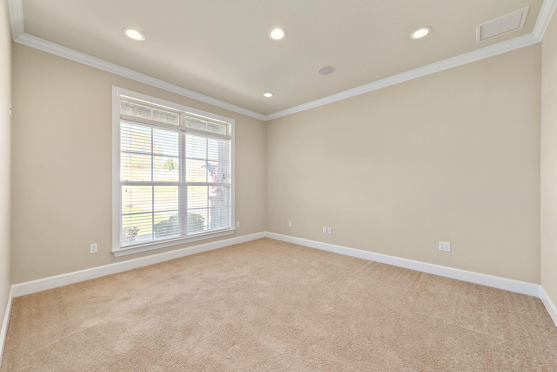 102 Valley Chase Dr WHT-39