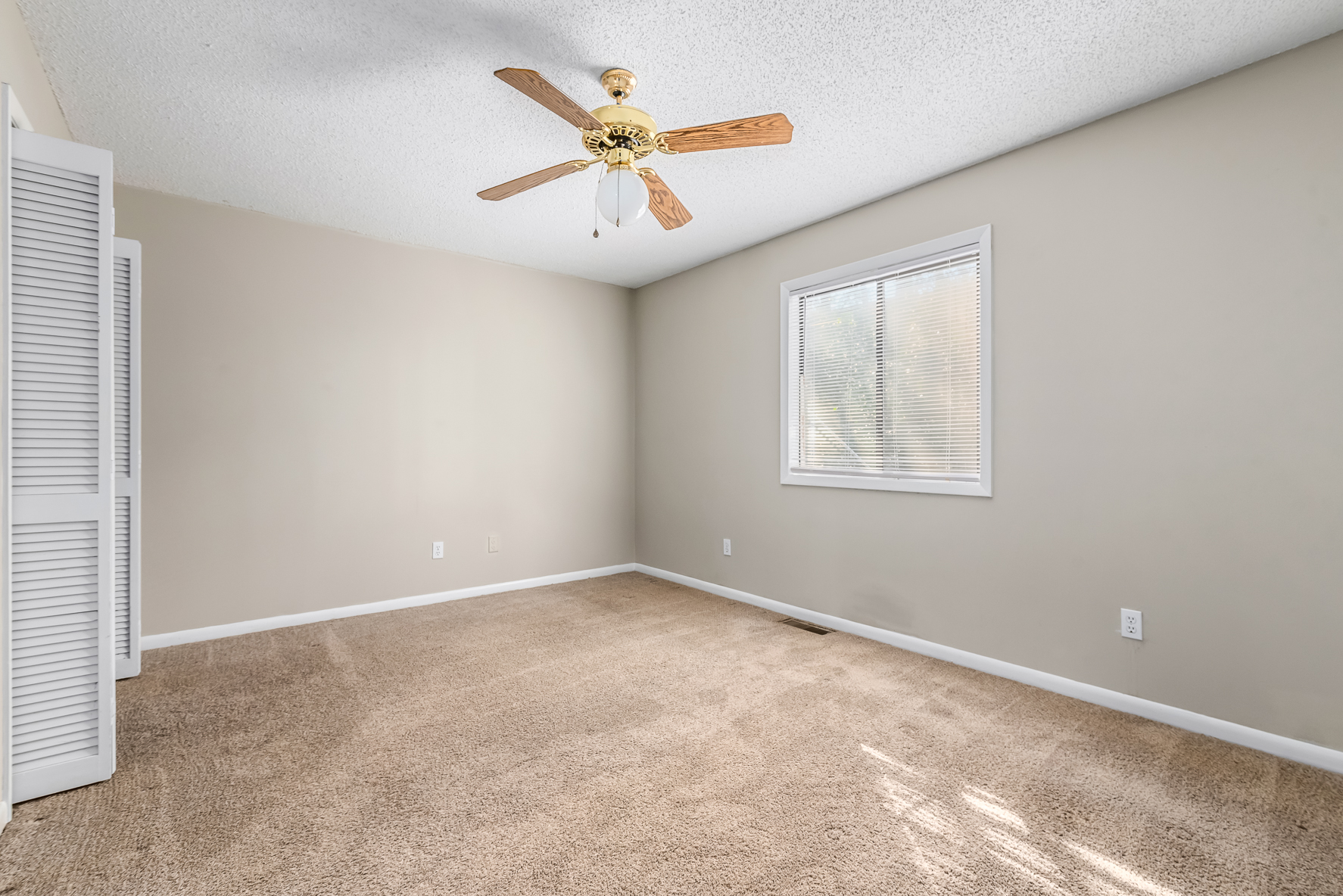 210 Candlebrook Dr WHT-16