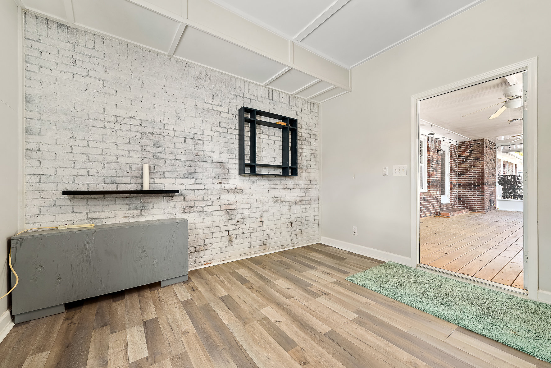 906 El Dorado Dr-WHT-18