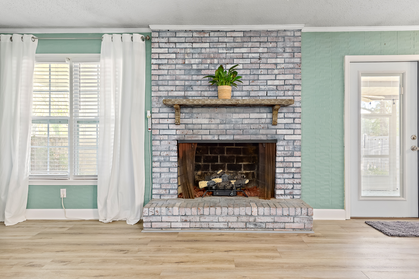 906 El Dorado Dr-WHT-23