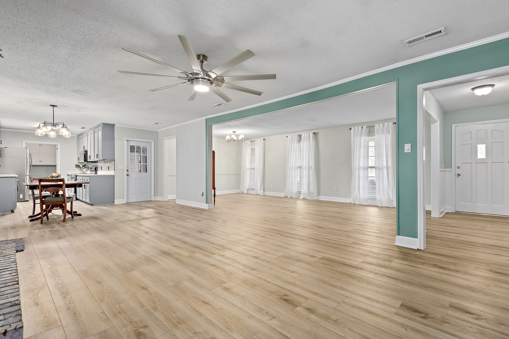 906 El Dorado Dr-WHT-24