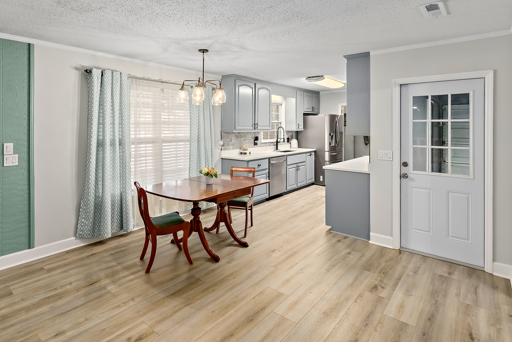 906 El Dorado Dr-WHT-25