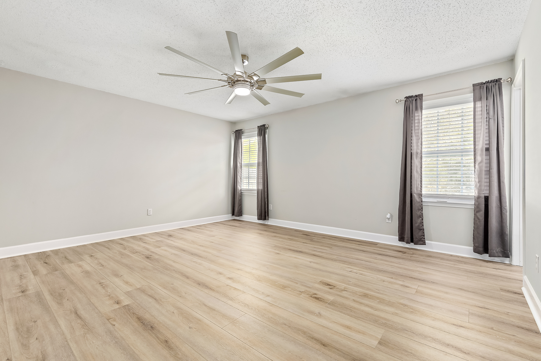 906 El Dorado Dr-WHT-38