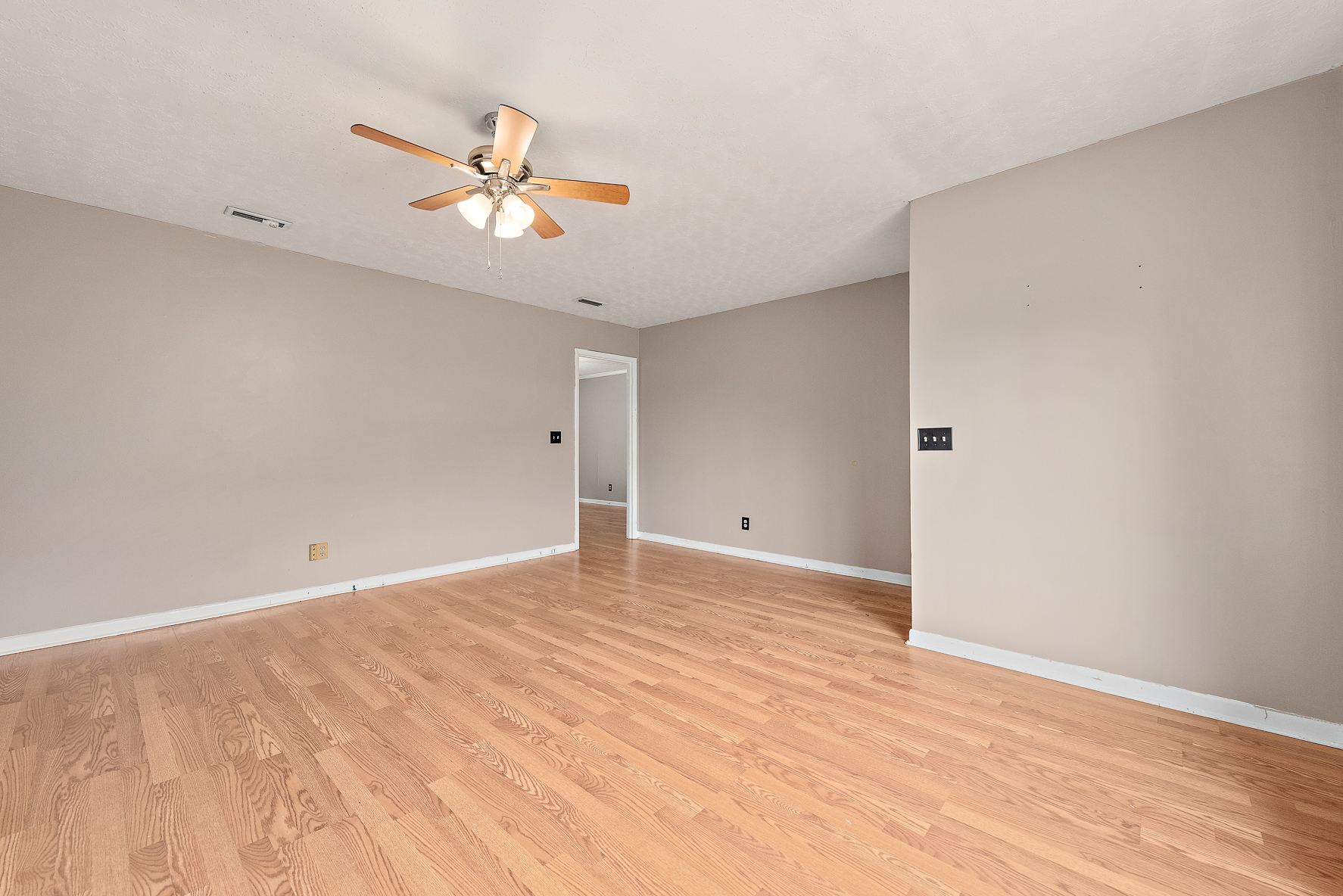 111 Independence Ave-WHT_7