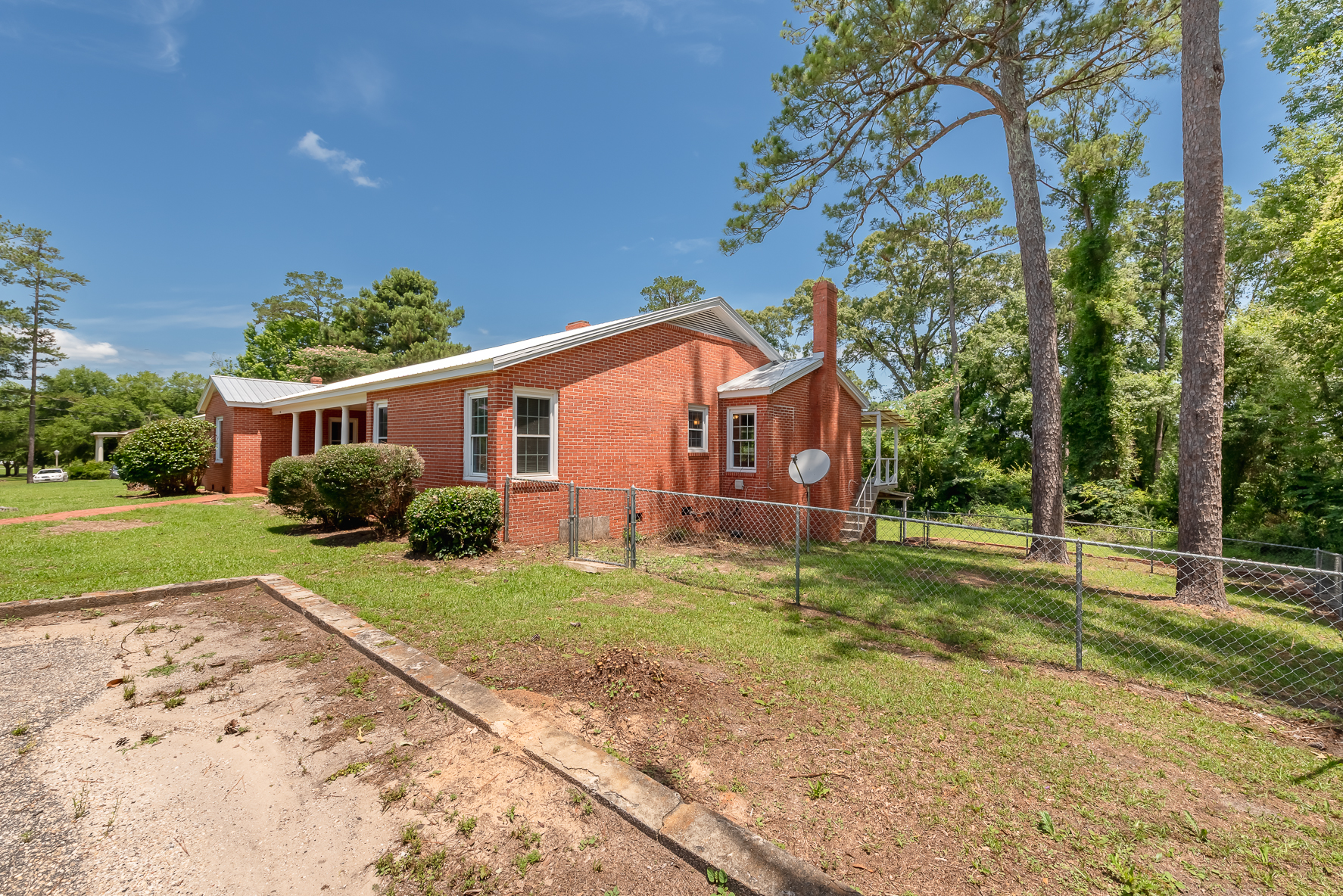 561 Davis St-WHT_10