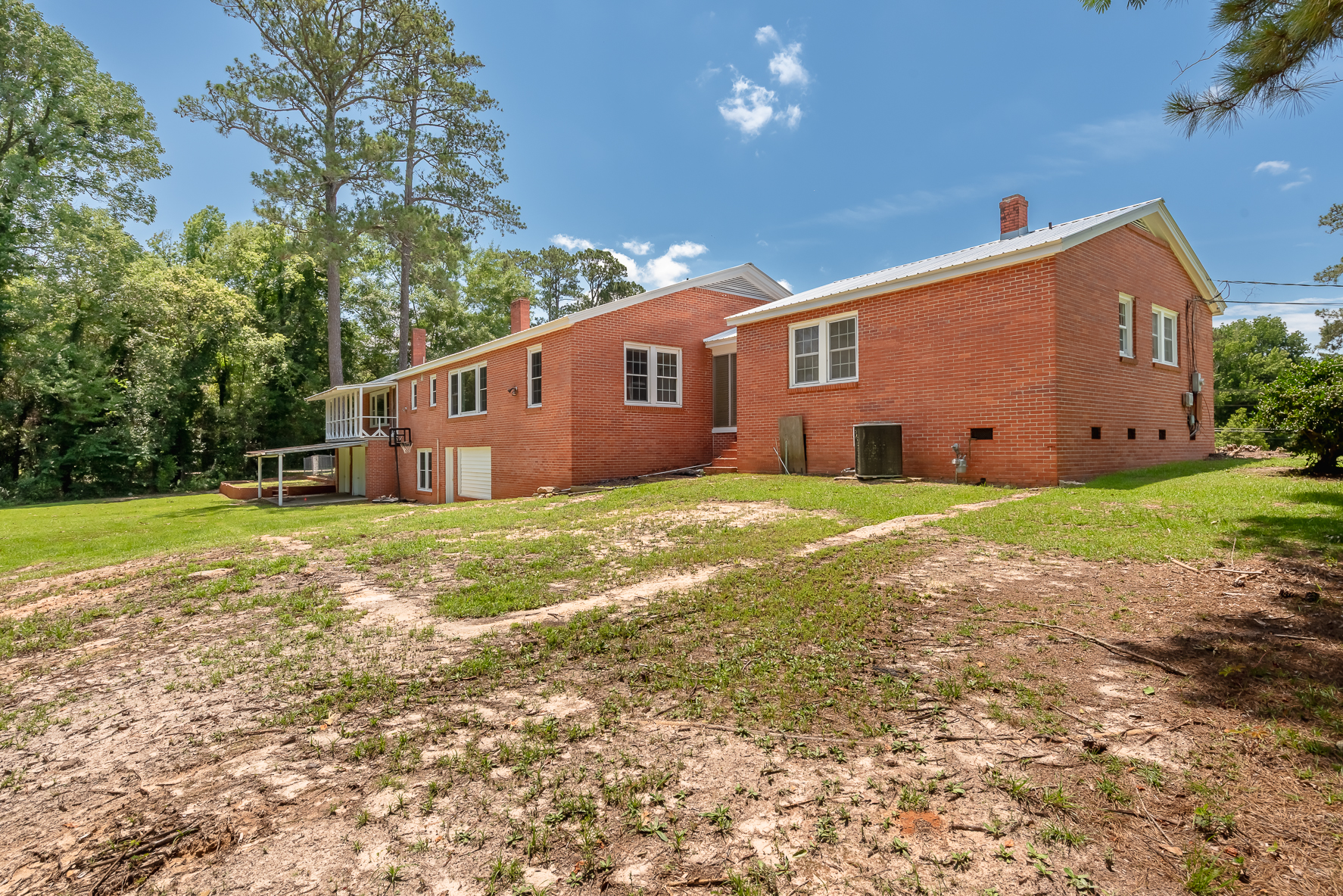 561 Davis St-WHT_16