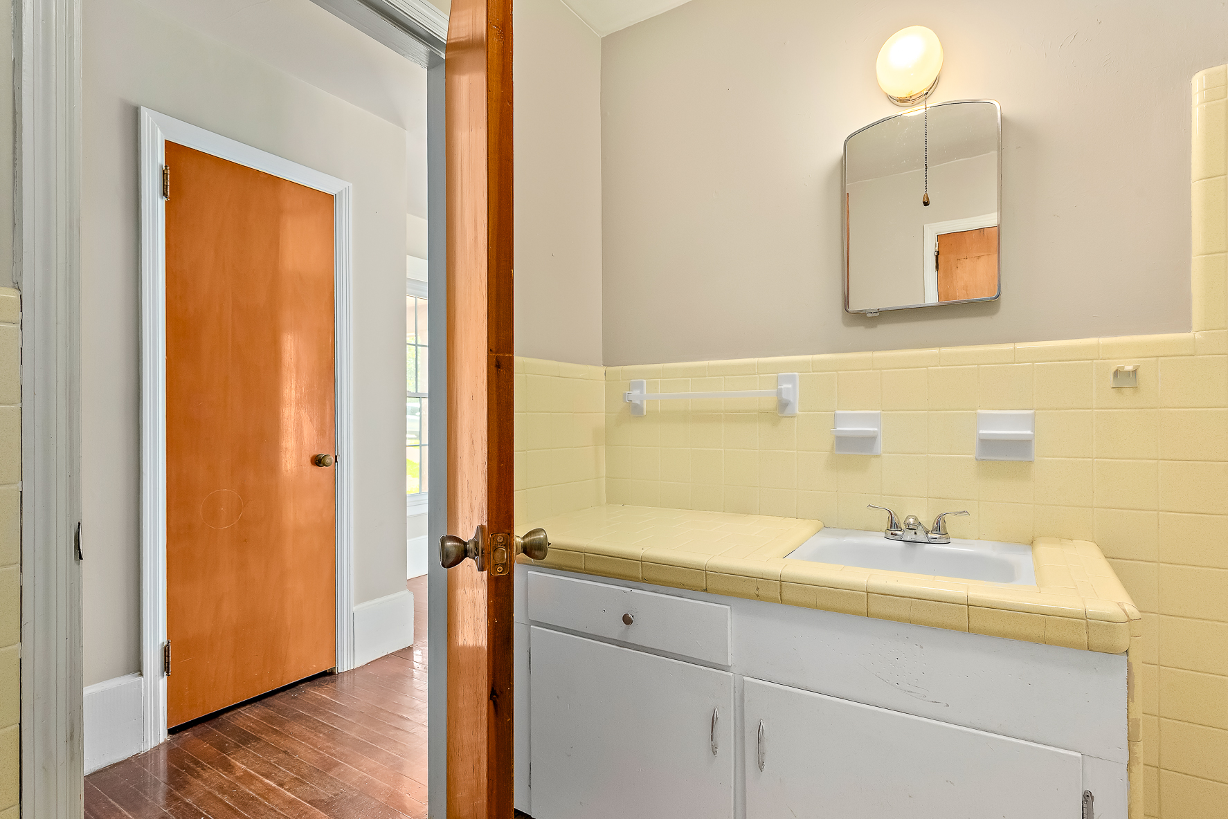 561 Davis St-WHT_25