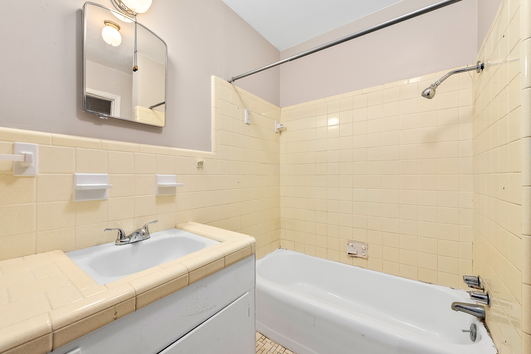 561 Davis St-WHT_26