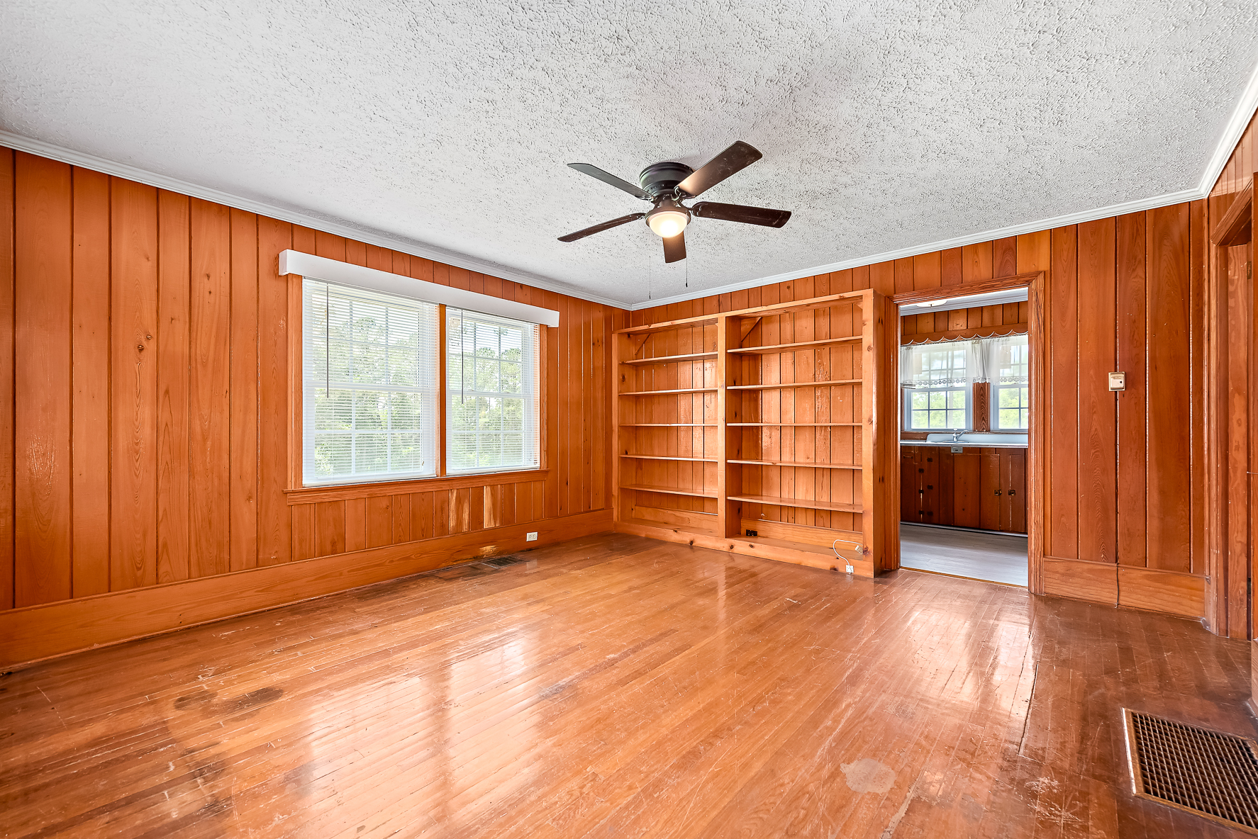 561 Davis St-WHT_30