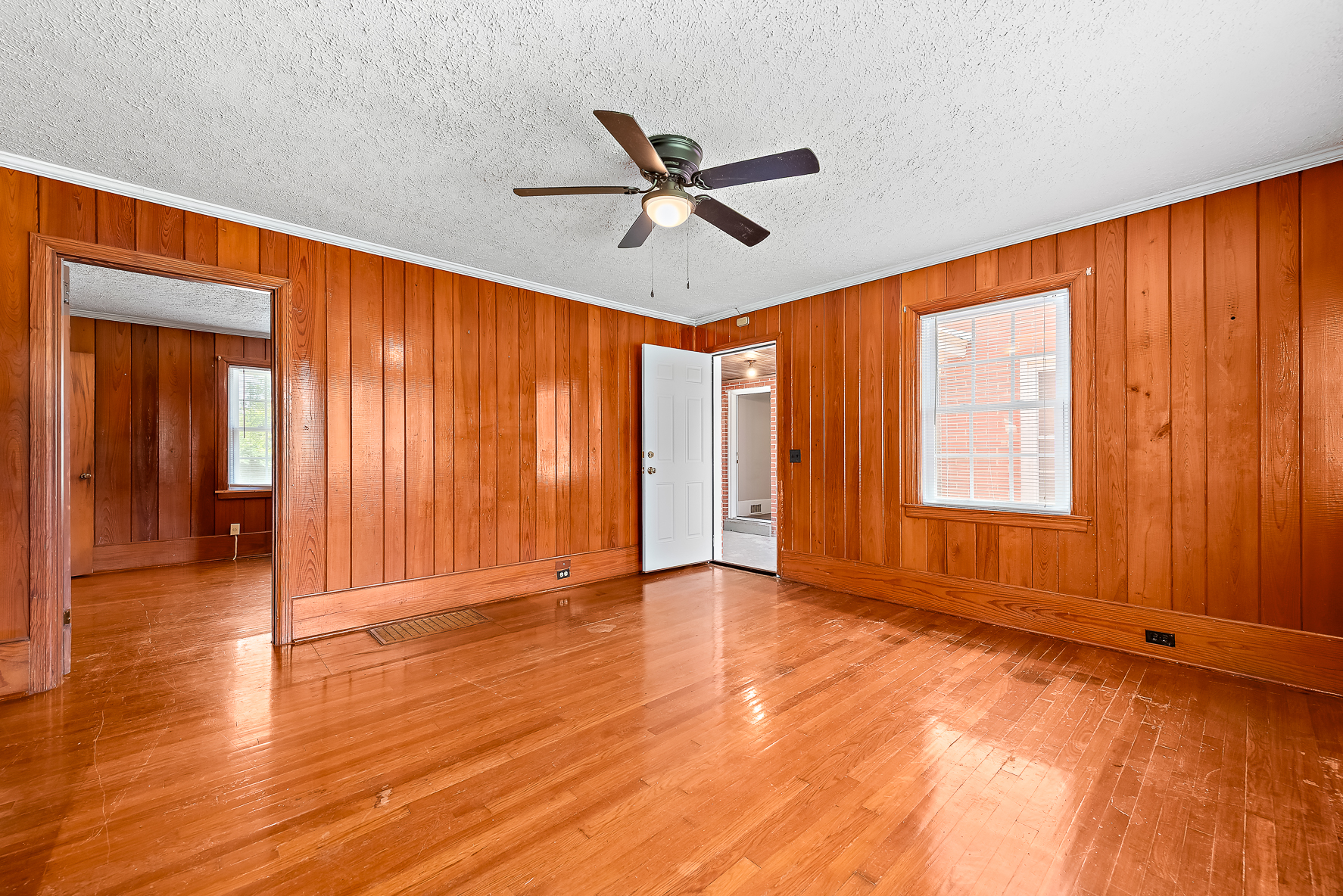 561 Davis St-WHT_31