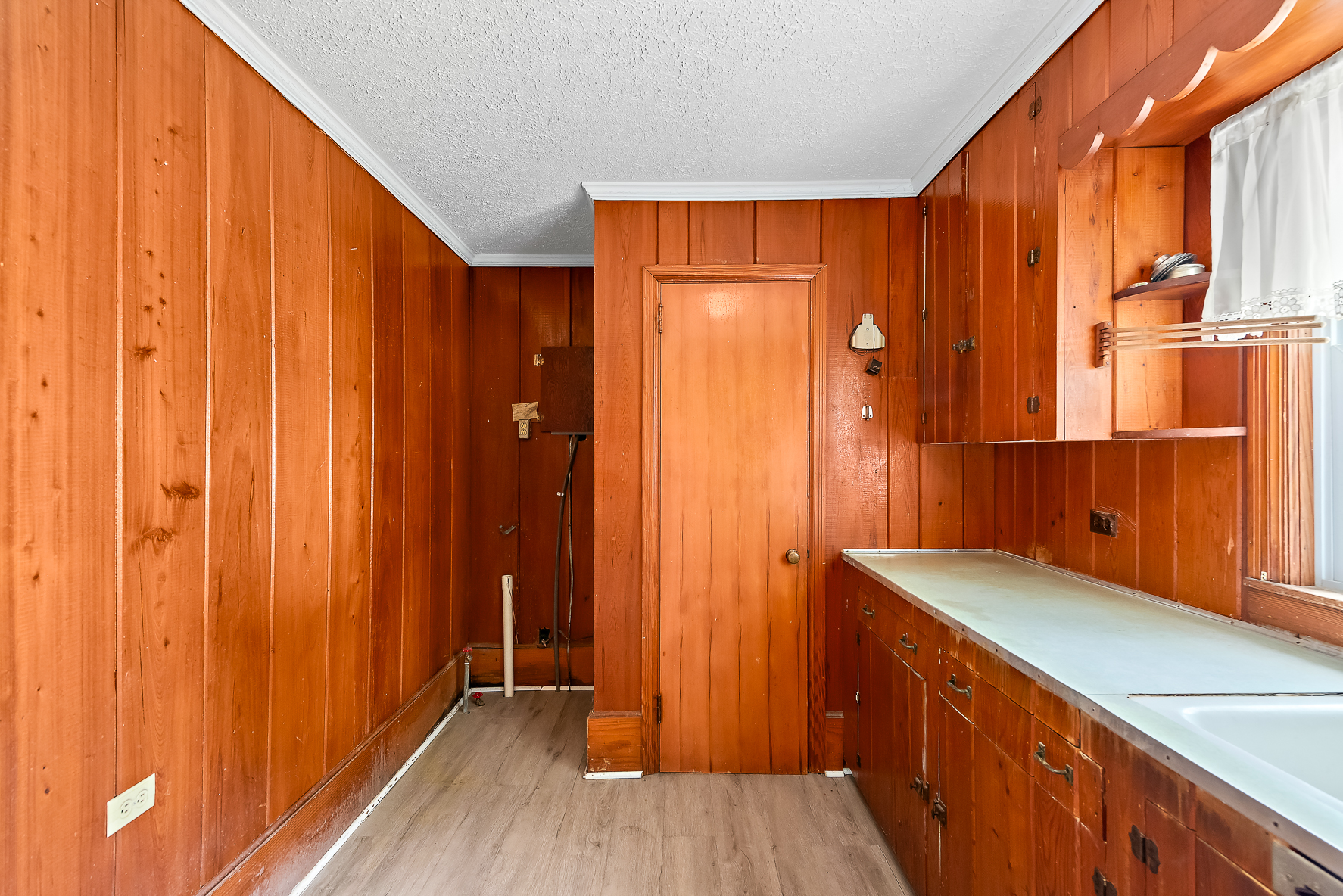 561 Davis St-WHT_34