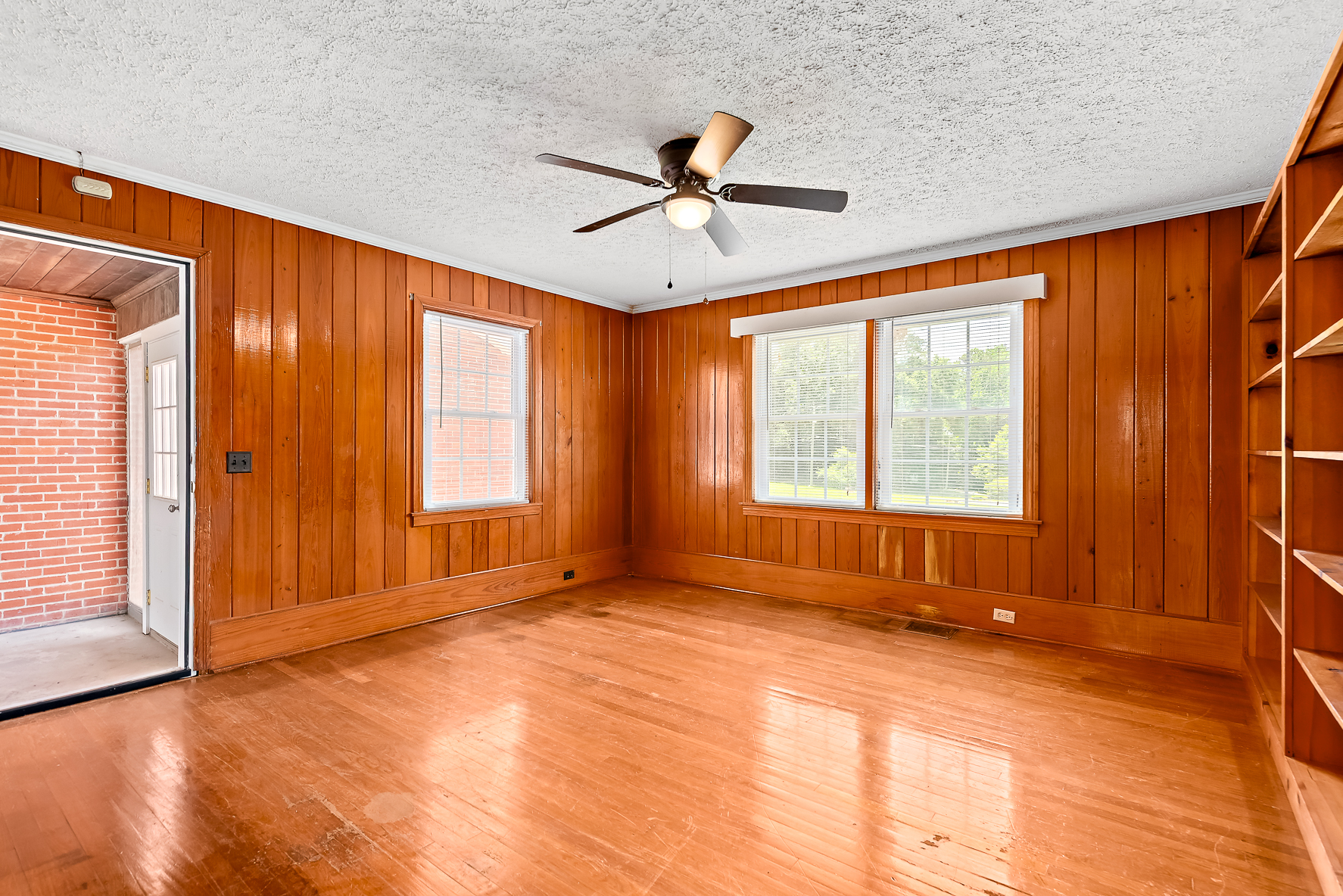 561 Davis St-WHT_35