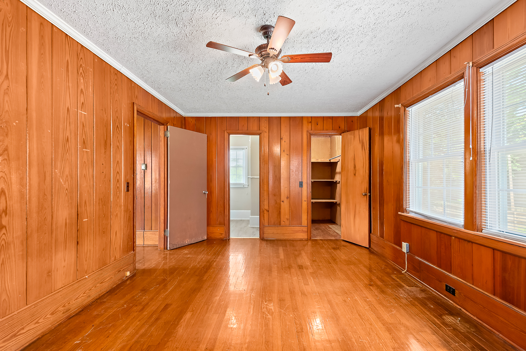 561 Davis St-WHT_37