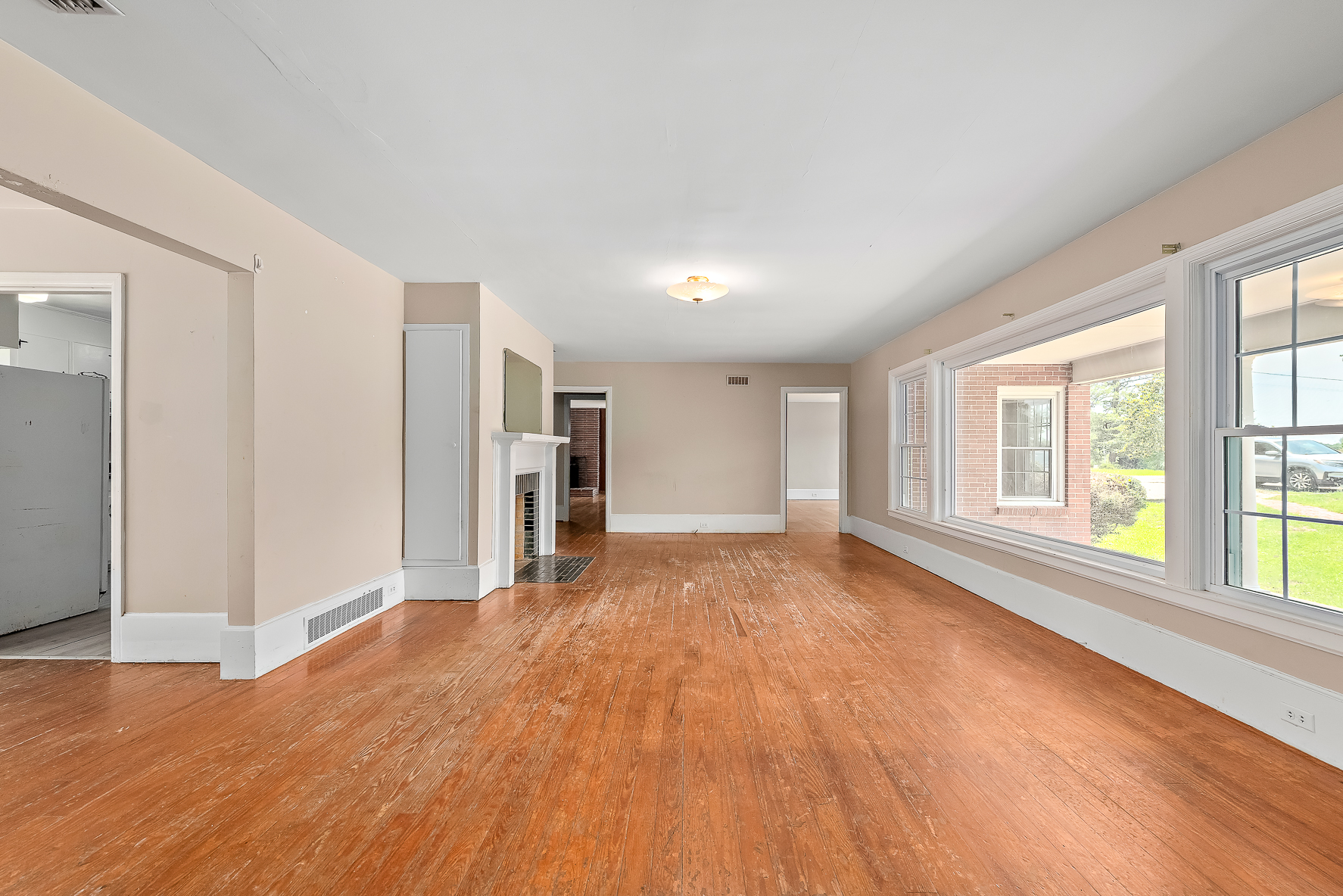561 Davis St-WHT_39