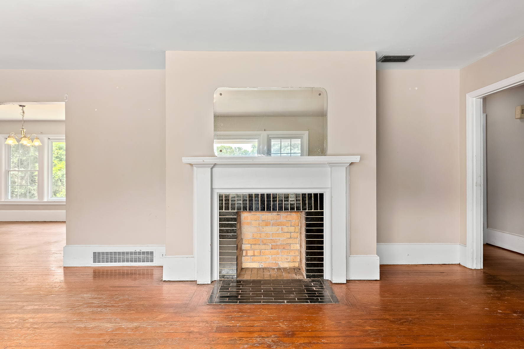 561 Davis St-WHT_40