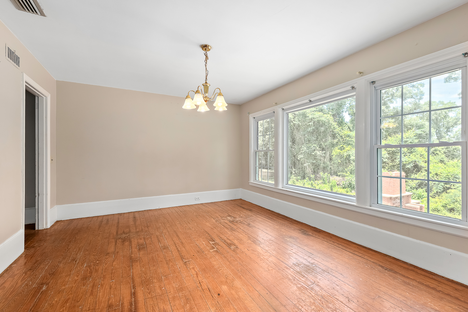 561 Davis St-WHT_42