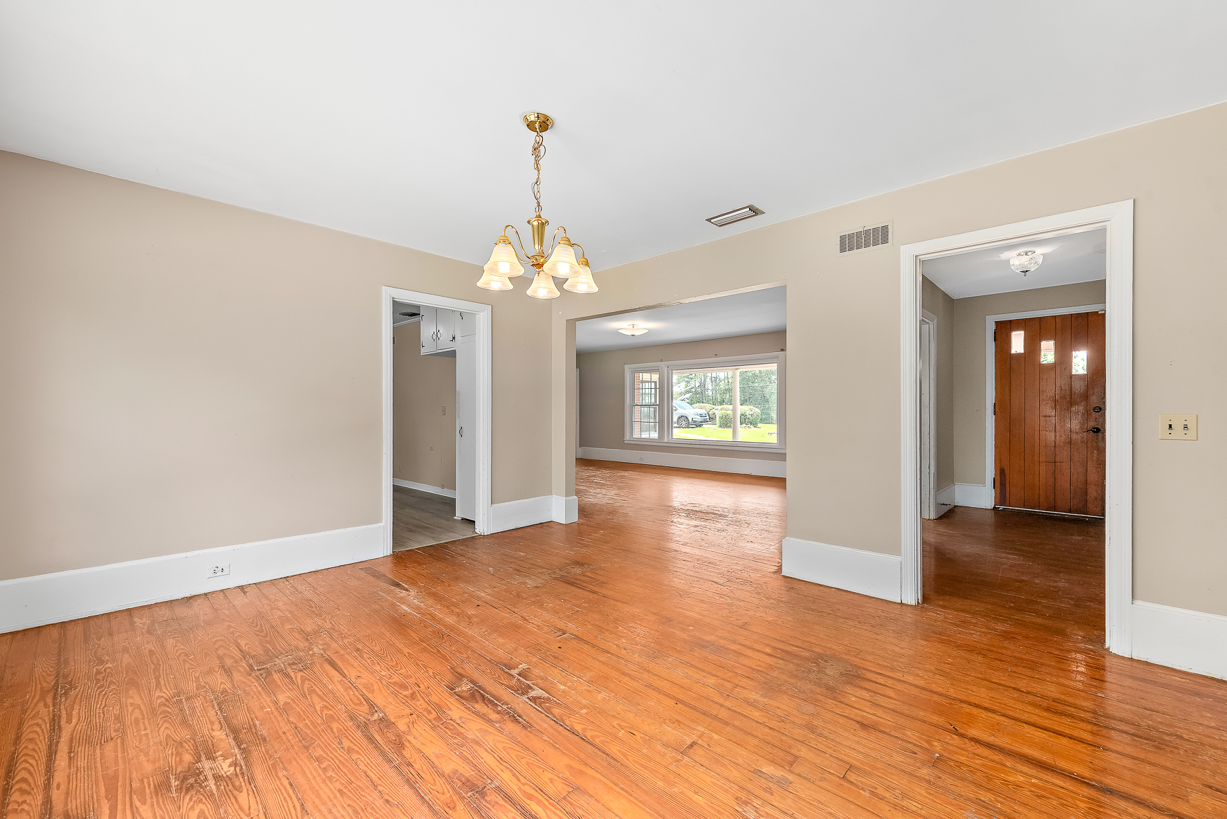 561 Davis St-WHT_43