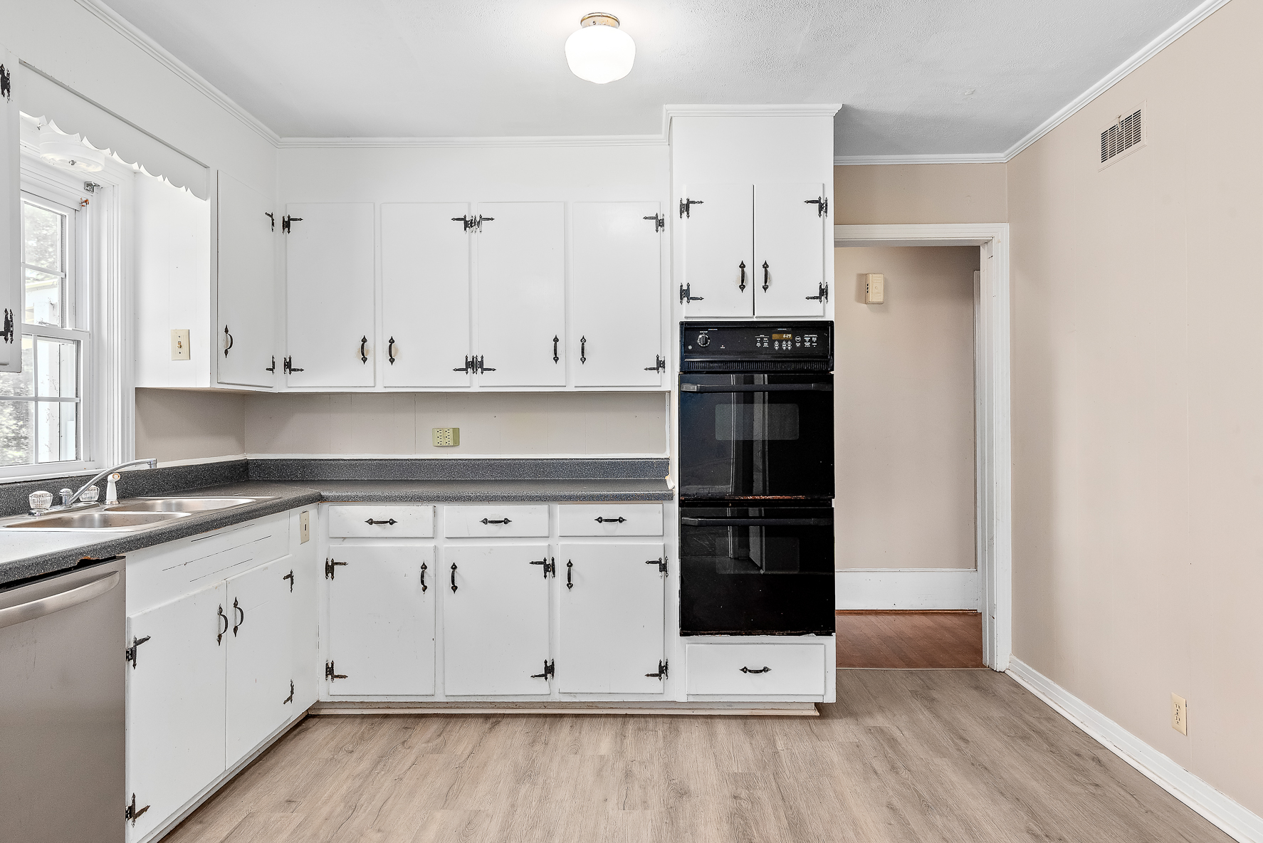 561 Davis St-WHT_47
