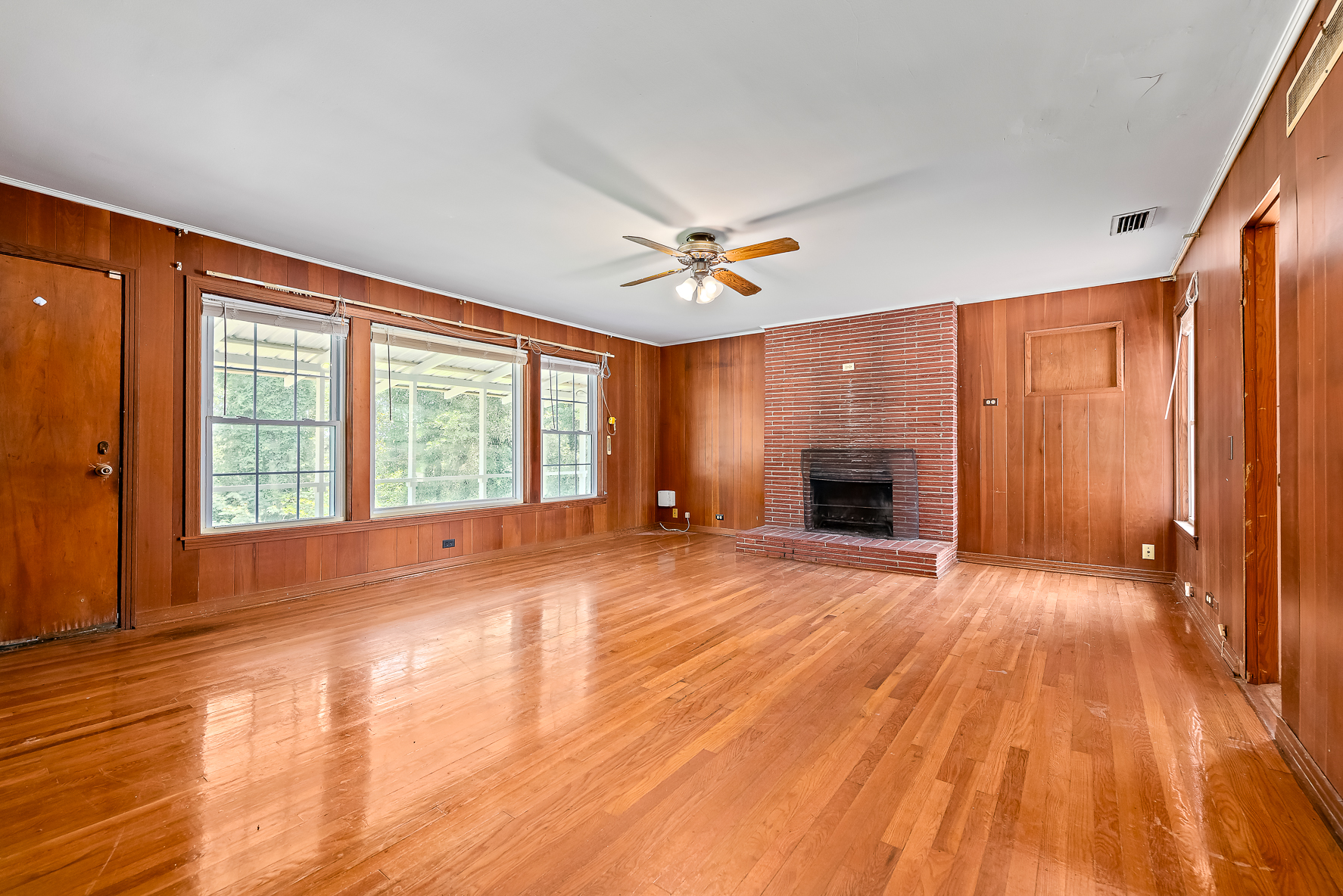 561 Davis St-WHT_48