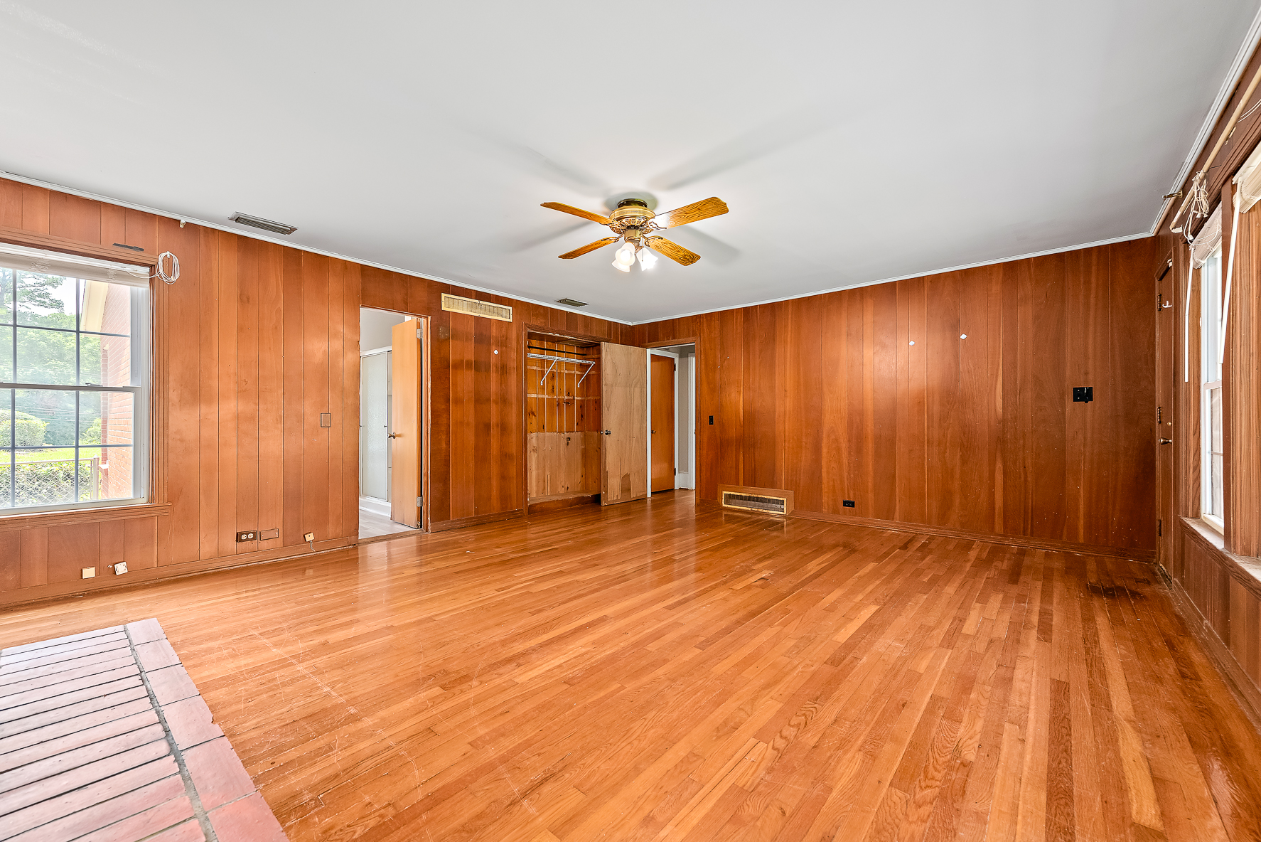561 Davis St-WHT_49
