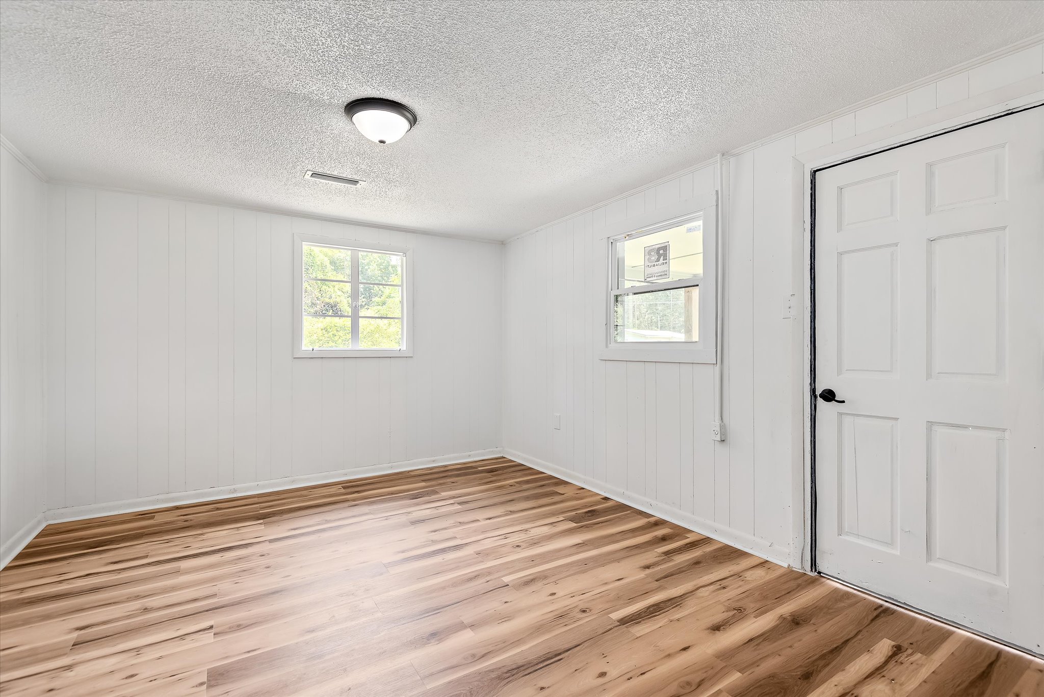 12-29469-Oakey-St-12