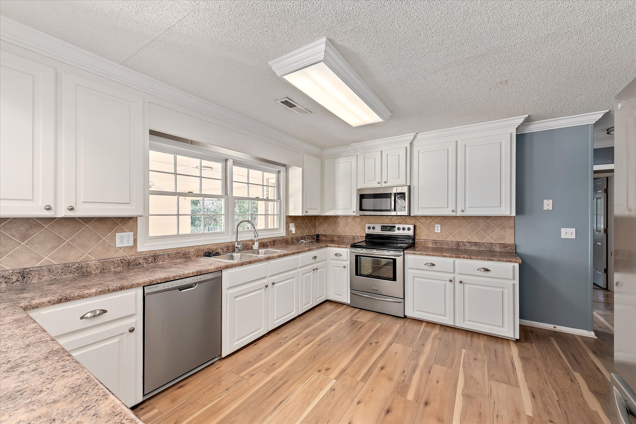 13-3507-Huntington-Place-13