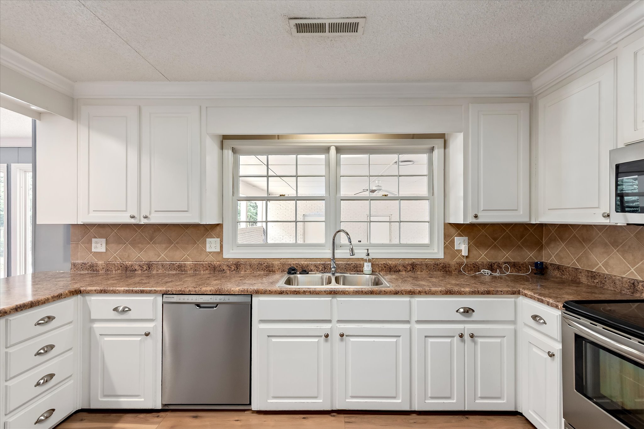 19-3507-Huntington-Place-19