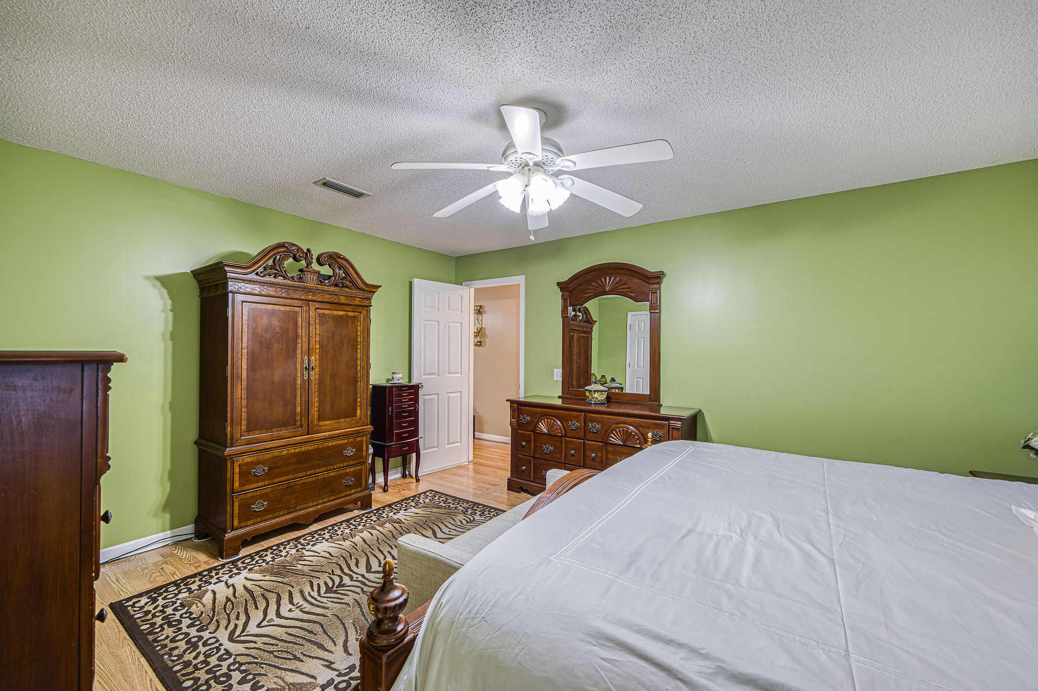 2905thorndale-19