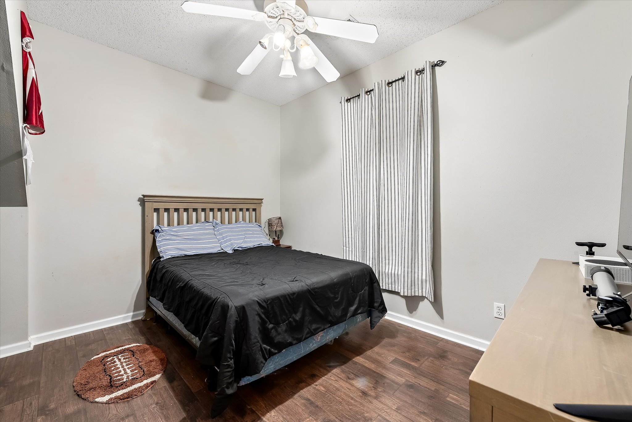 24-17585-Laurel-Dr-24