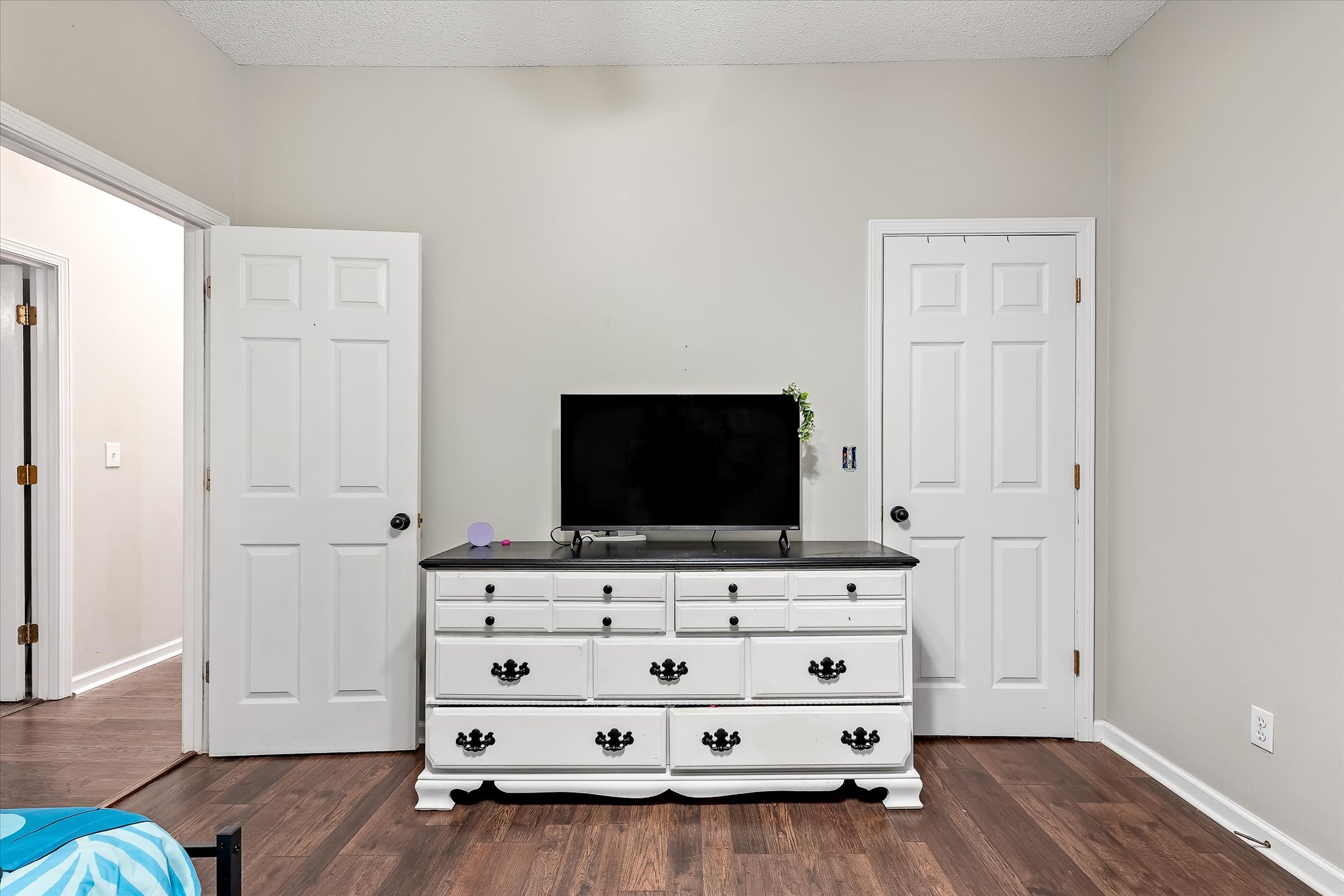 27-17585-Laurel-Dr-27